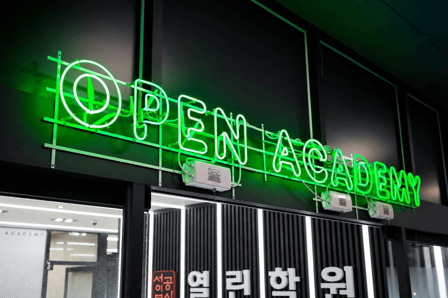 로비 입구